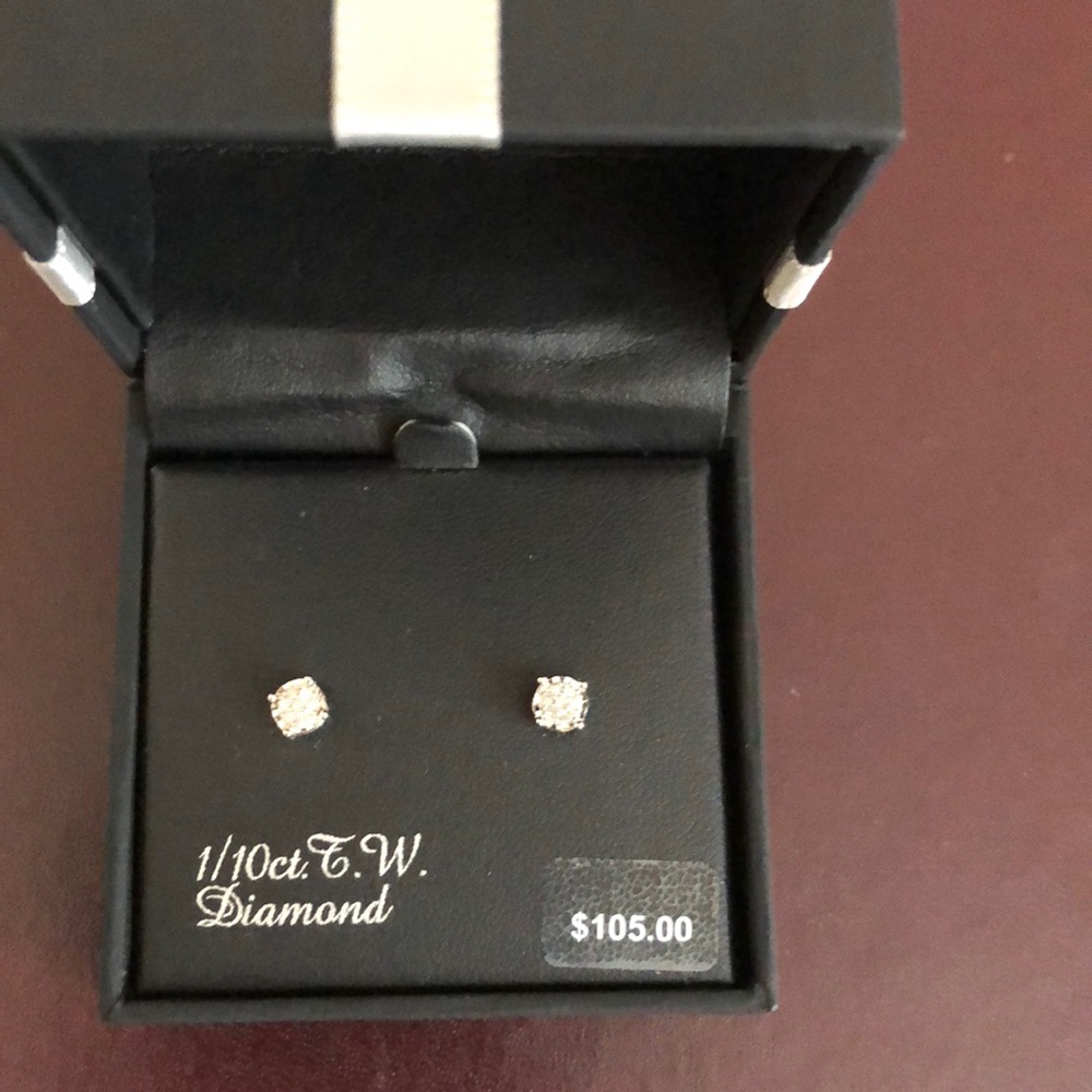 1/10-ct T.W Diamond Earings